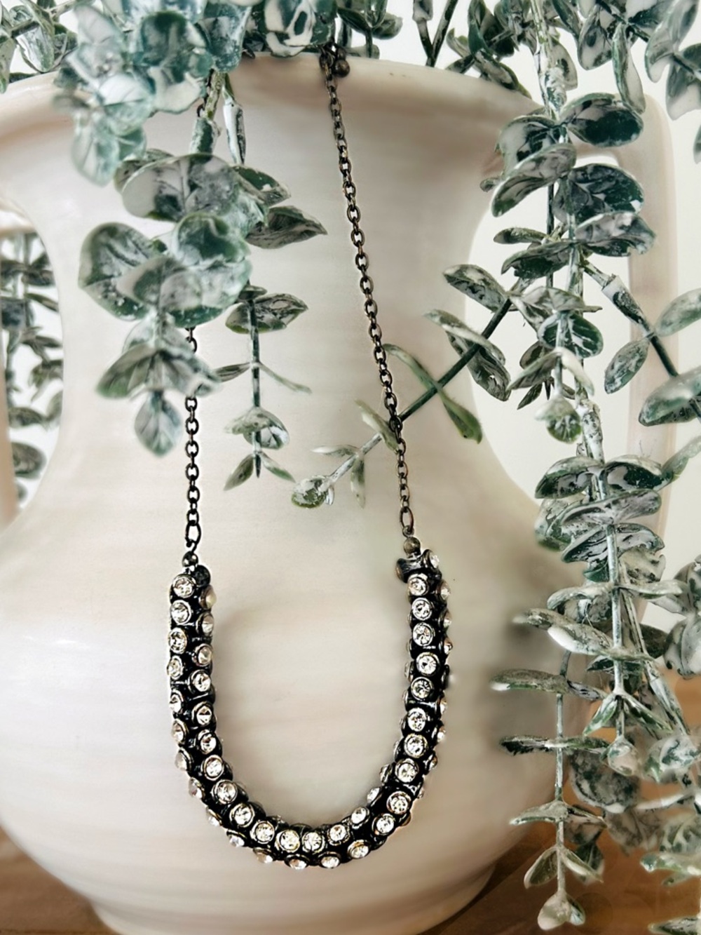 *NWOT Rhinestone Tubular Design Necklace